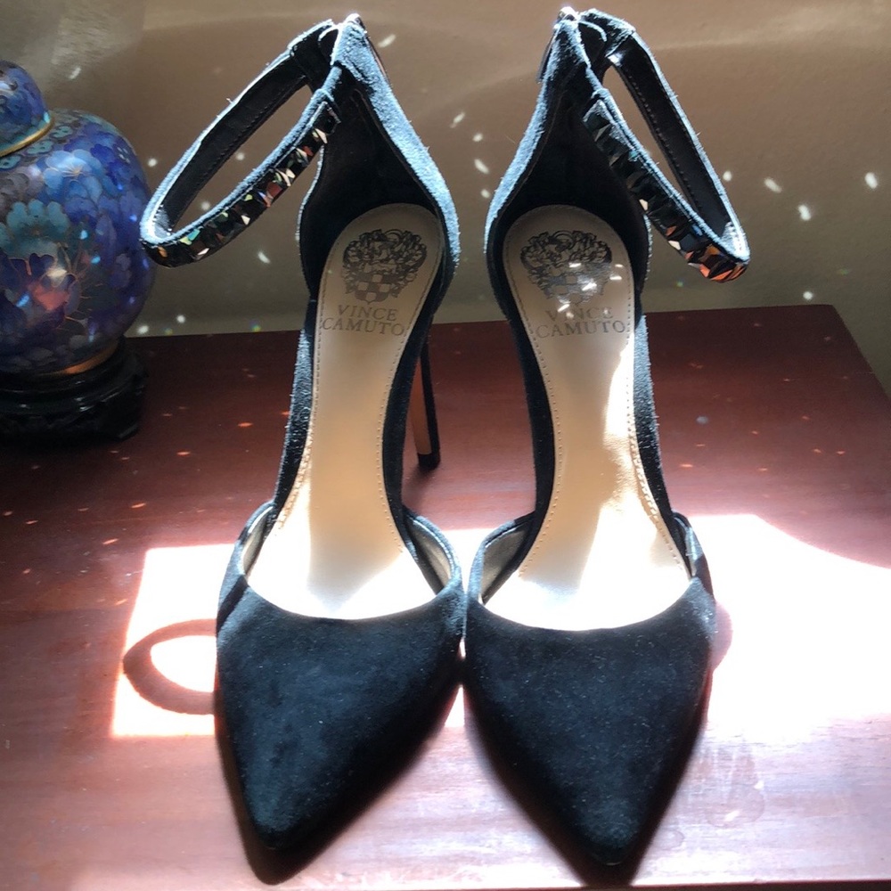 EUC Vince Camuto ankle strap heels.